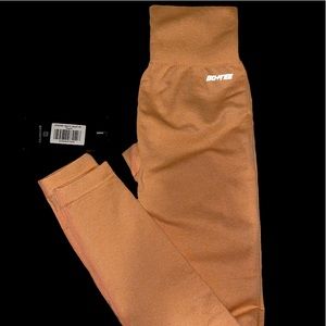BOANDTEE or Bo+Tee PEACH LEGGINGS. BRAND NEW WITH TAGS NEVER WORN, SIZE XS